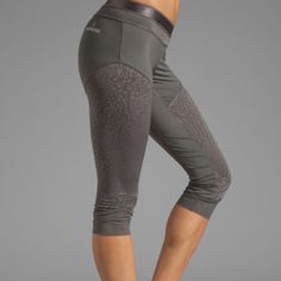 Animal Print Mesh Insert Crop Leggings - Picture 5 of 13